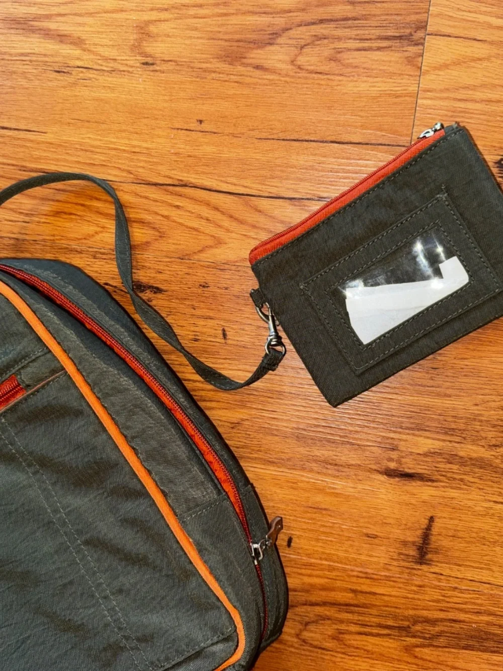 Baggallini computer tote. Like new.